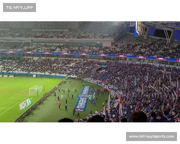 红磡体育馆气氛热烈，球迷高呼为选手助威