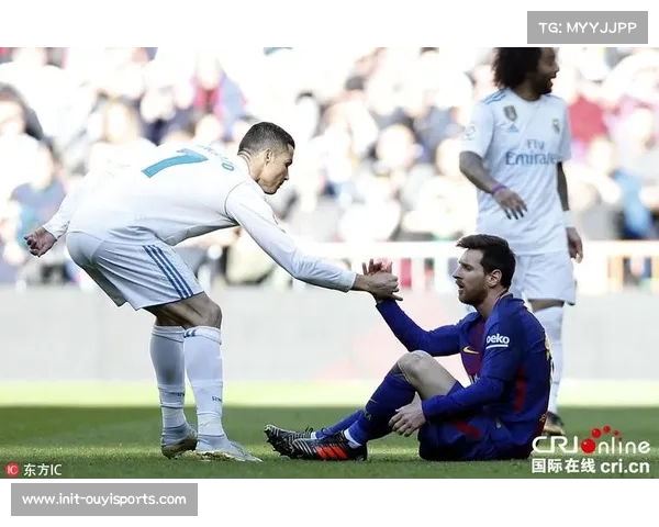 阿森西奥赛后安慰情绪低落的维尼修斯，队友支持成关键